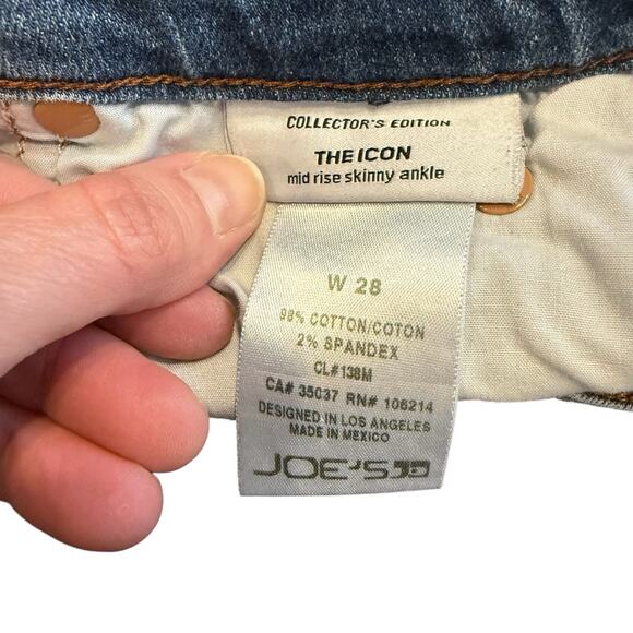 Joe’s jeans, women’s cutoff jeans from Icon jeans, medium wash, Size 28 - Picture 3 of 5
